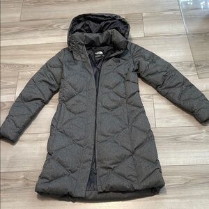 The North Face Gray Puffer Jacket with Quilted Design and Hood